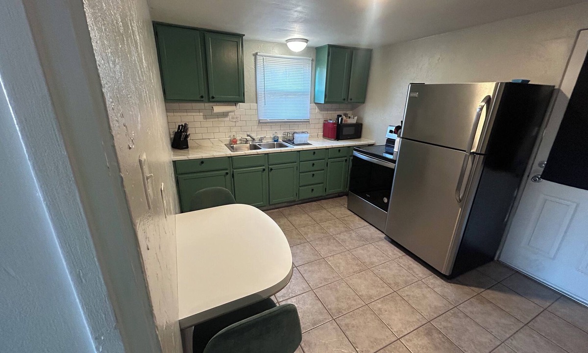 Belleville House | 1 bed duplex near downtown Belleville next to heart garden and long story coffee