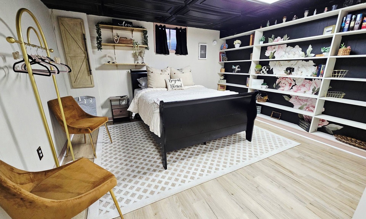 Oxford Apartment | #1 Home Away From Home + Minutes from the Action- Room for everyone!