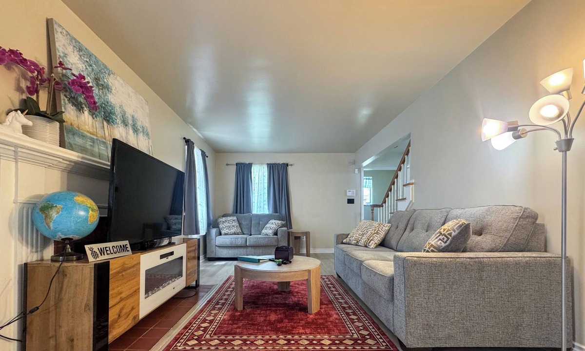 North Rosedale Park House | 15 Mi to Dtwn Detroit: Cozy Family Home w/Yard!