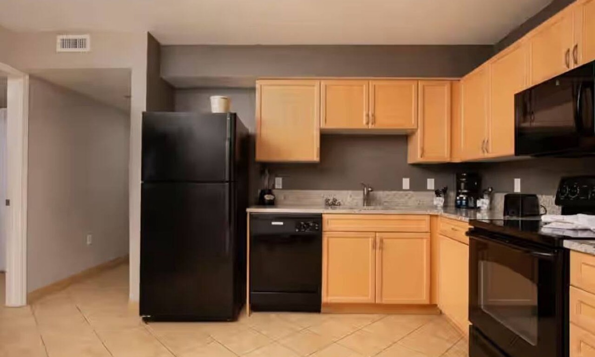 Cherry Grove Beach Apartment | 2-bedroom apartment in peaceful North Myrtle Beach with AC and gym prince