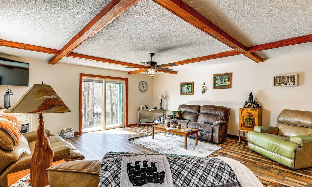 Peru Cabin | 2 Mi to Lake Champlain! 4 Riverfront Cabins