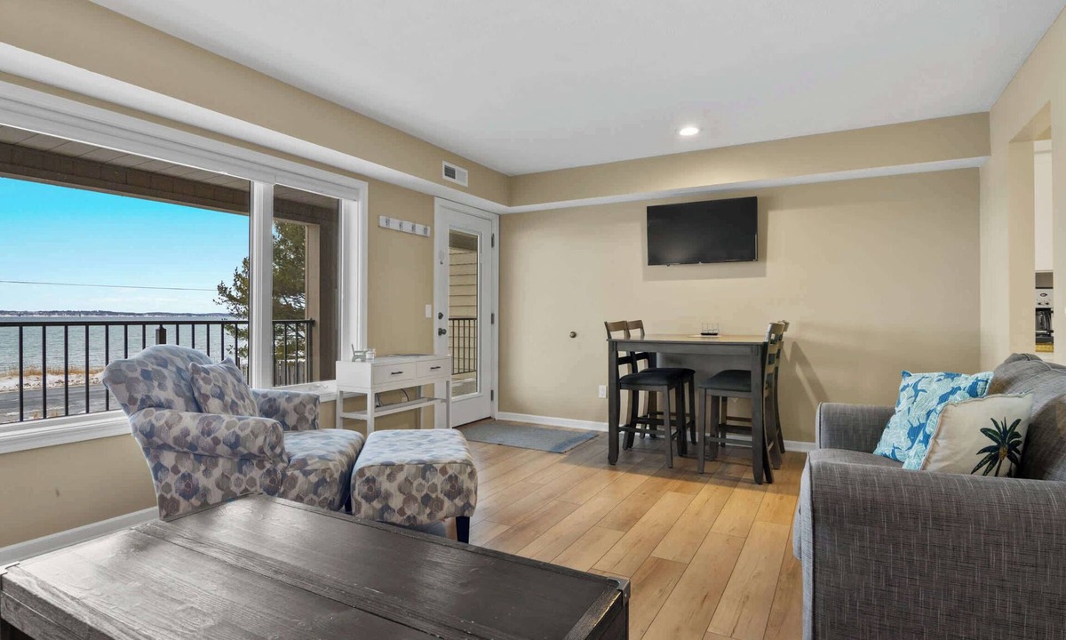 Elk Rapids Condo | #21 ELK RAPIDS BEACH CONDOMINIUM