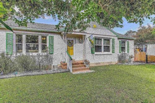 Navy Point House | 214 Payne Rd