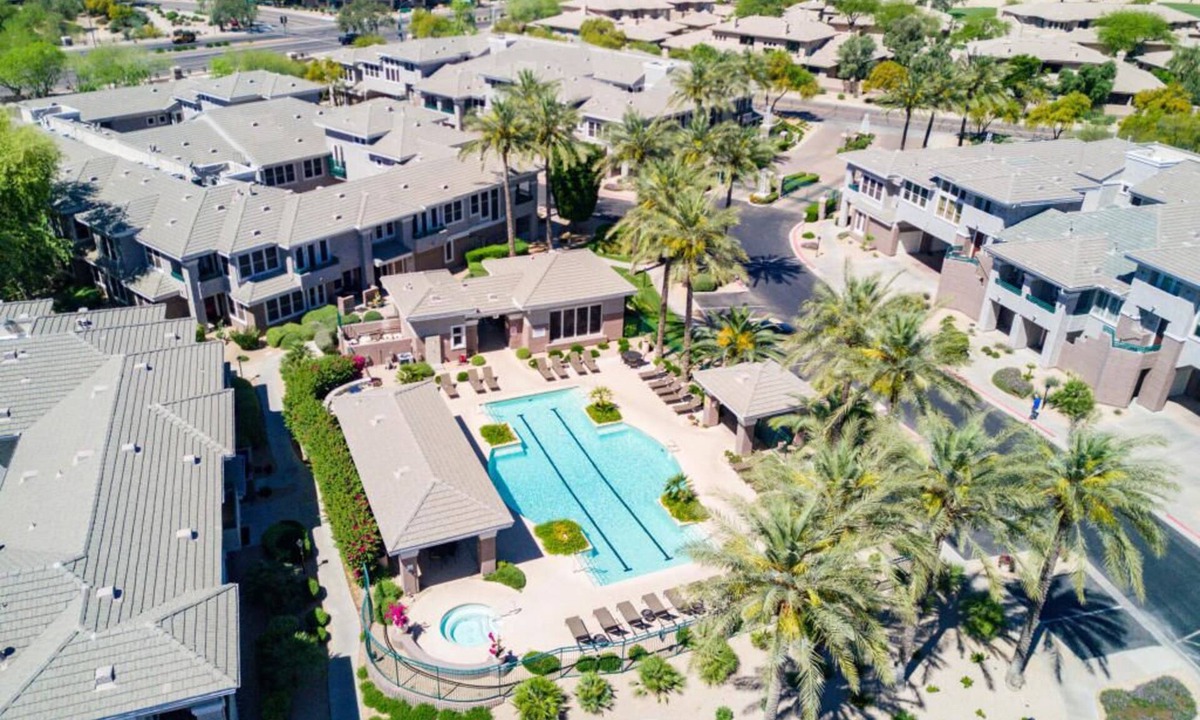 Kierland Condo | 2BR Modern Scottsdale Condo W/ Heated Pool, Hot Tub, Kg Bed, Gym, & Fast WiFi