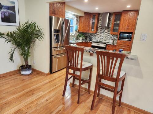 Buckingham Lake - Crestwood Apartment | 3 Bed 2 Bath, Near UAlbany & MVP Arena, Private Driveway Parking