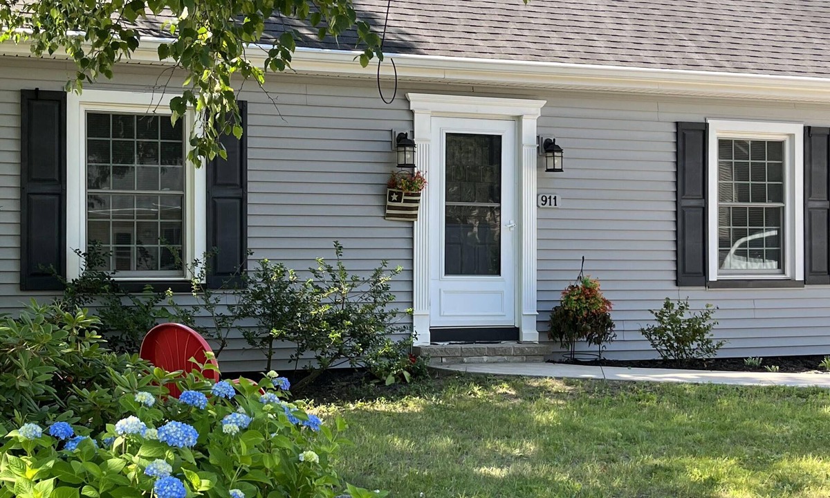 Upper Peninsula Michigan House | 3 Bedroom/2 Baths in a central Marquette location.