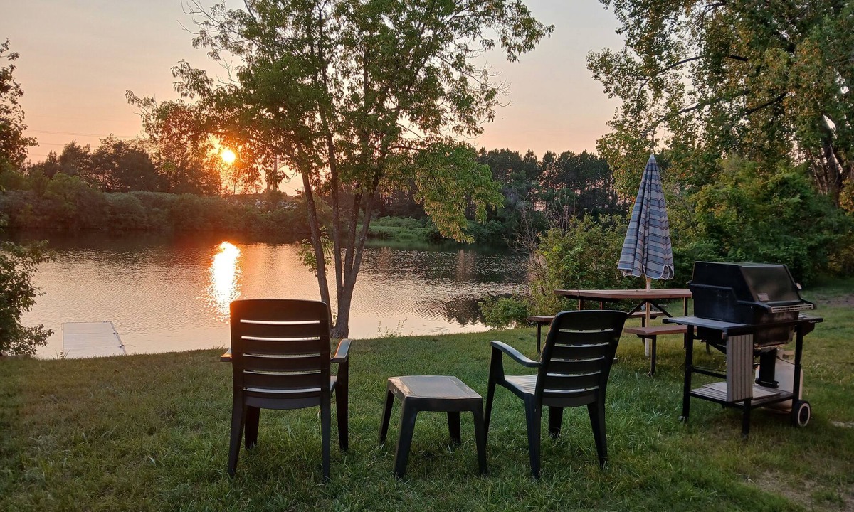 Hayward Apartment | 3-bedroom apartment on Lake Hayward within walking distance to downtown.