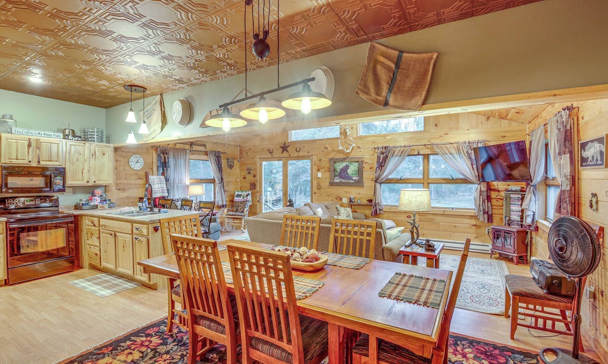 Wakefield Cabin | 40-Acre, Off-Grid Wakefield Retreat w/Gas Grill!