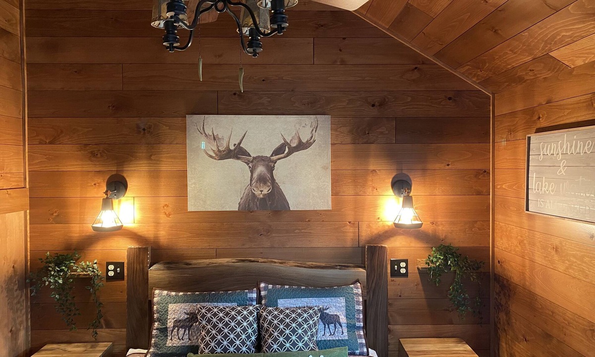 Town of Webb Cottage | "4th Lake" One Bedroom, Luxury Waterfront Cottage at The Lakes, Old Forge