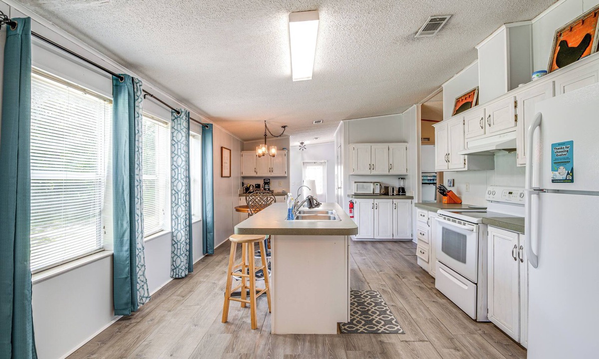 Homosassa Cottage | 5 Mi to Homosassa Springs Park: Home w/Yard!