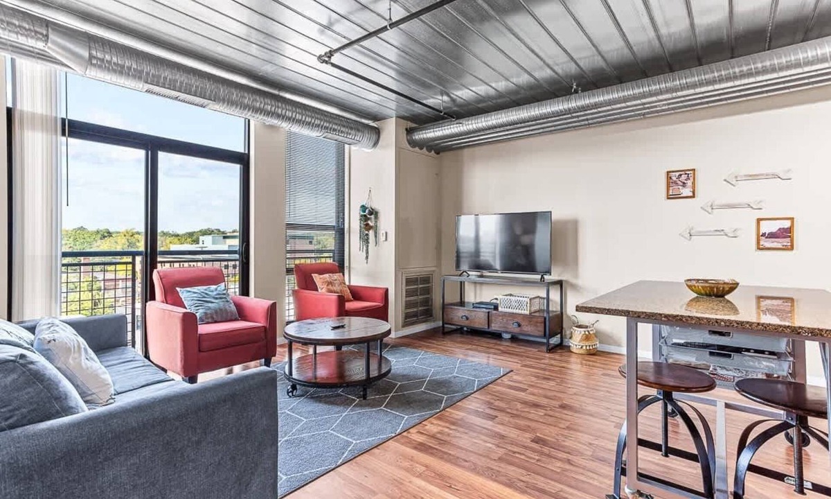Old West Side Apartment | 6 Modern Apts - 12 Beds w Parking - Near Kerrytown