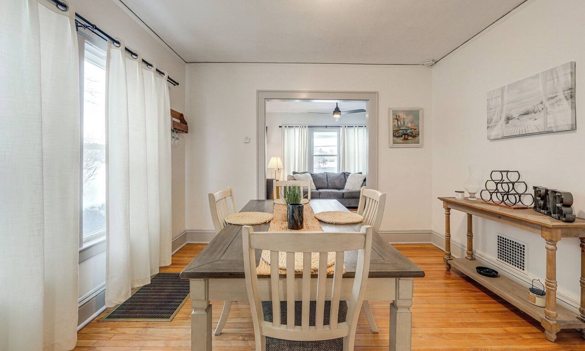 Phoenix Apartment | 8 Mi to Micron Technology! River-View Apt