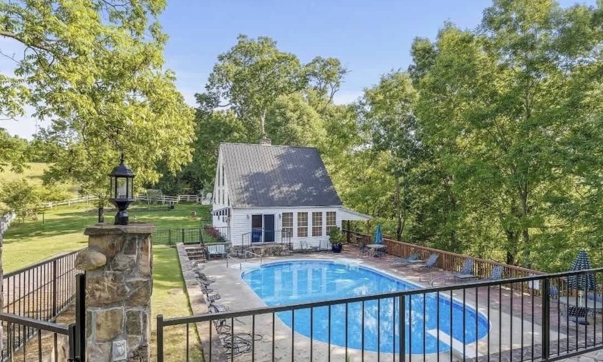 Lookout Valley Neighborhood Association House | A Frame Farm Family House with Seasonal Pool