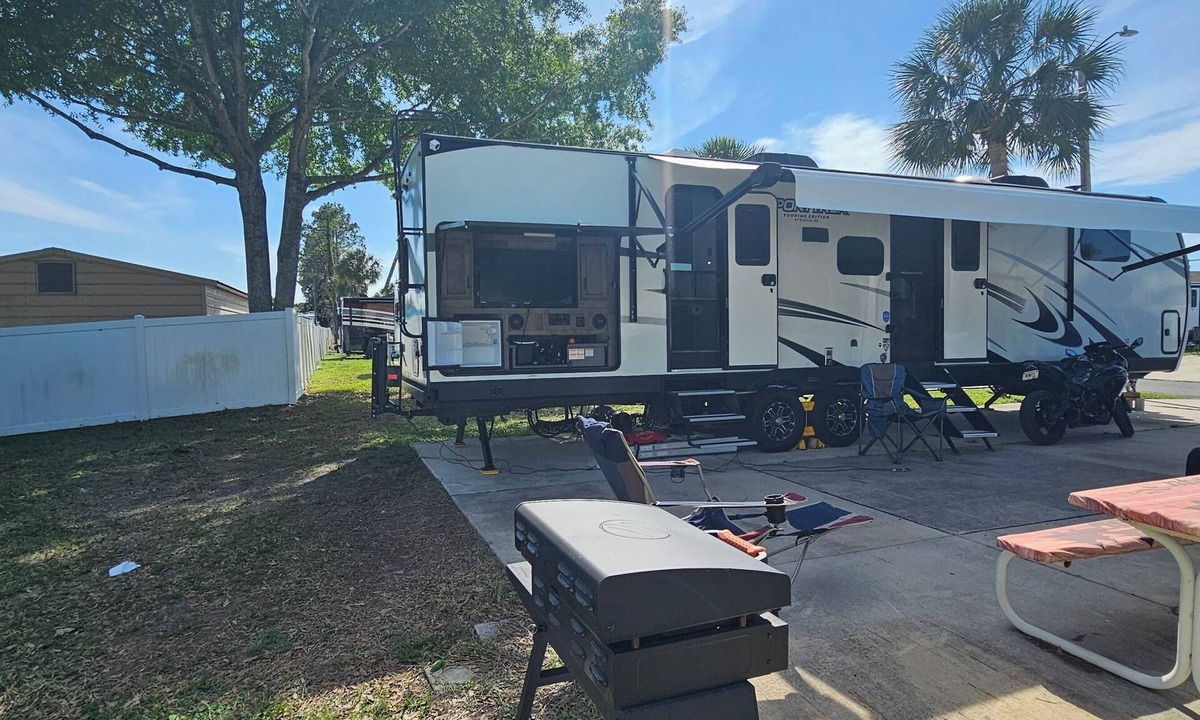 Lutz House | Adorable 2-bedroom camper the heart of Lutz