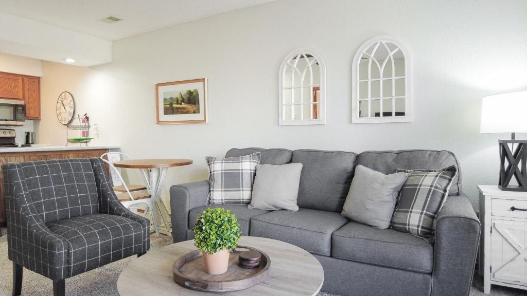 Notch Estates House | Adorable Wooded Escape N20 4 by Dreams2Reality - Includes FREE Attraction Tickets Daily!