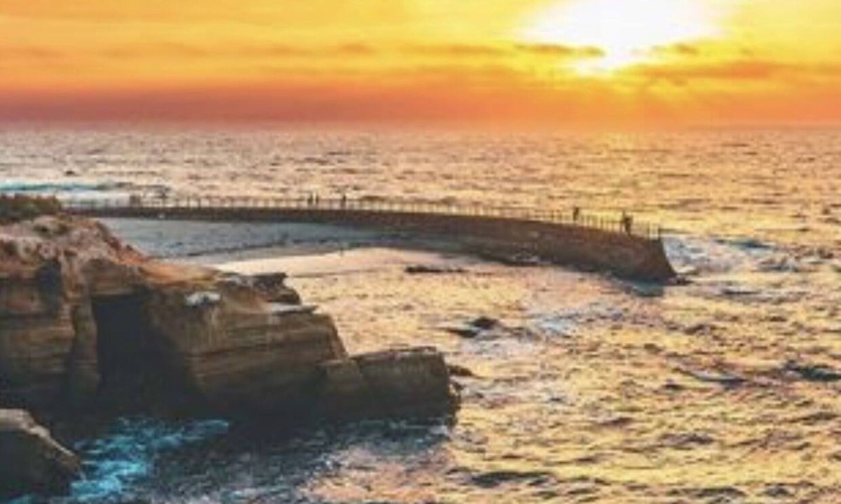 Village of La Jolla Condo | April 20th-May 21th SPECIAL 8500 FRONT ROW OCEAN VIEW