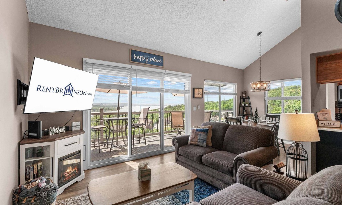 Indian Point Condo | Arcade Games & Stunning Lake Views, Minutes from Silver Dollar City with Free Tickets