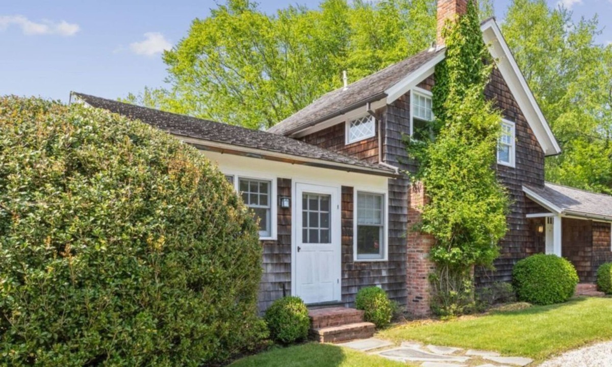 Village of East Hampton House | August- LD, Pretty cottage, south of the highway, walking distance to beach