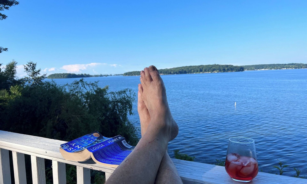 North Rose House | Autumn is Spectacular! Luxury Waterfront Sodus Bay, dogs welcome