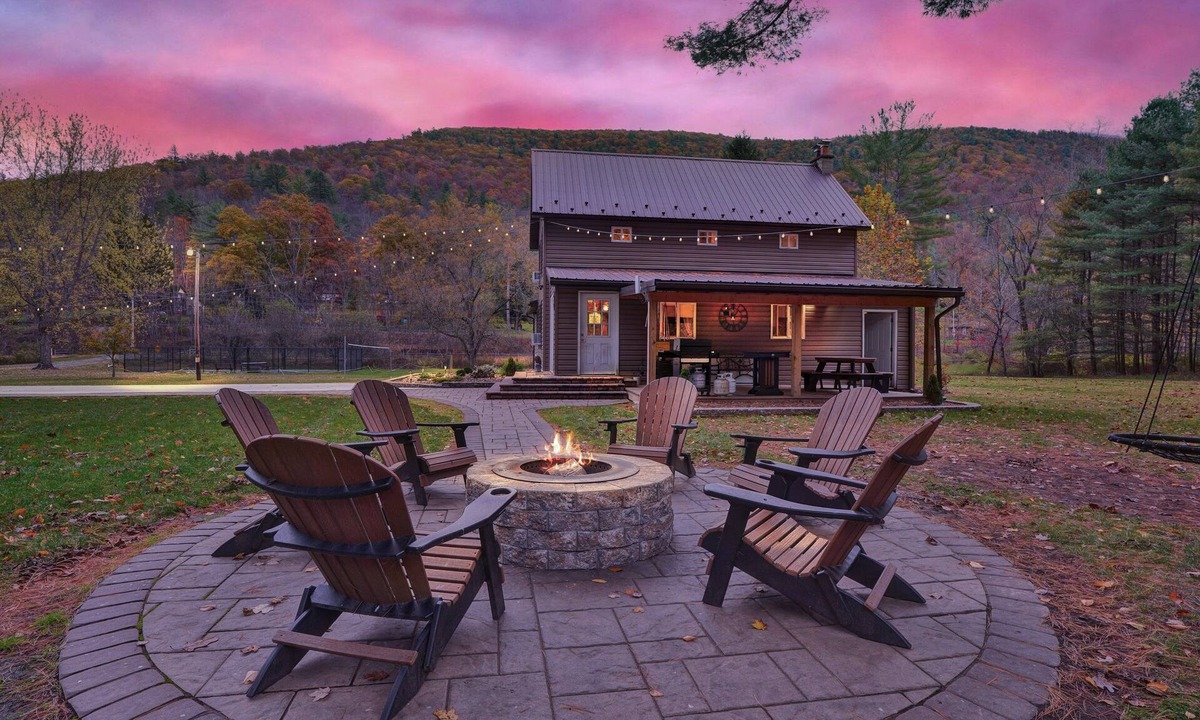 Slate Run House | Bald Eagle Lodge | Riverfront near Rail Trail Kayaks + Pickleball Court
