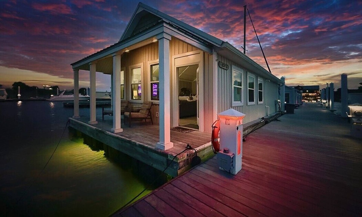 Downtown Boat Rental | BAYDREAM - Peaceful! Inviting! Clean! Floating quiet getaway! Dock your boat!
