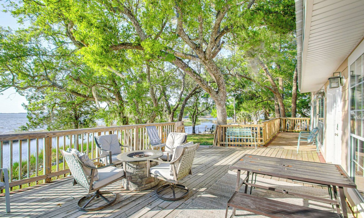 Florida Panhandle House | Bayfront Haven: Group Getaway in Milton!