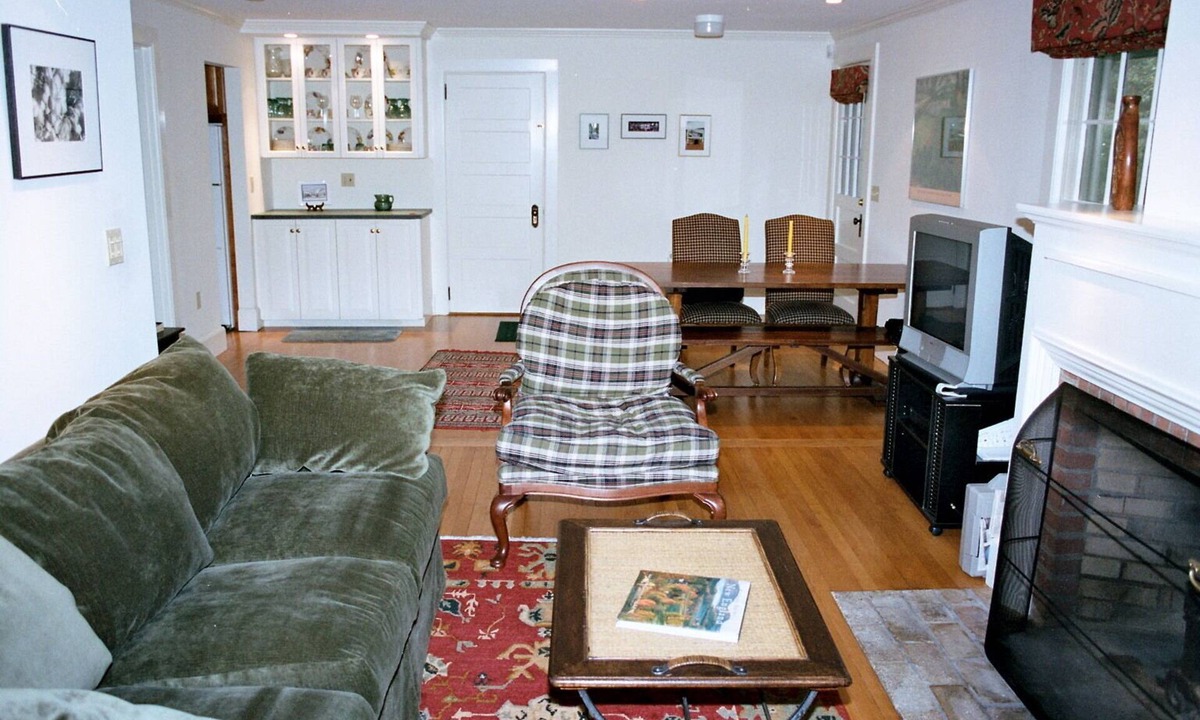 Bread Loaf Apartment | Beautiful 1 BDRM Overlooking Bread Loaf Campus