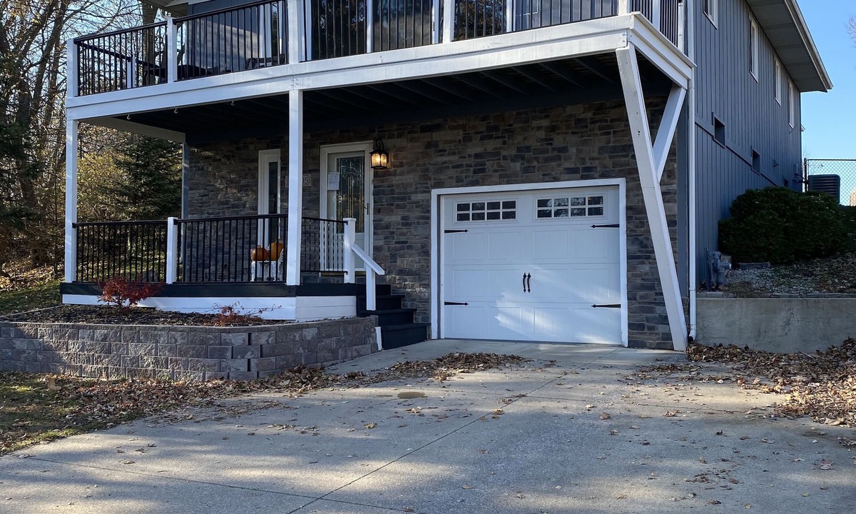 Coldwater House | Beautiful Lake View IYopawa Island Home. Backs up to Golf Course