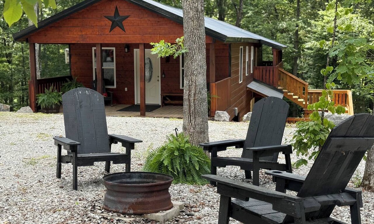 Strunk Cabin | 𝐁𝐢𝐠 𝐒𝐨𝐮𝐭𝐡 𝐅𝐨𝐫𝐤 Retreat! Excellent Location Private WIFI~ Enjoy 𝐓𝐫𝐞𝐞 𝐓𝐨𝐩 𝐋𝐨𝐝𝐠𝐞!