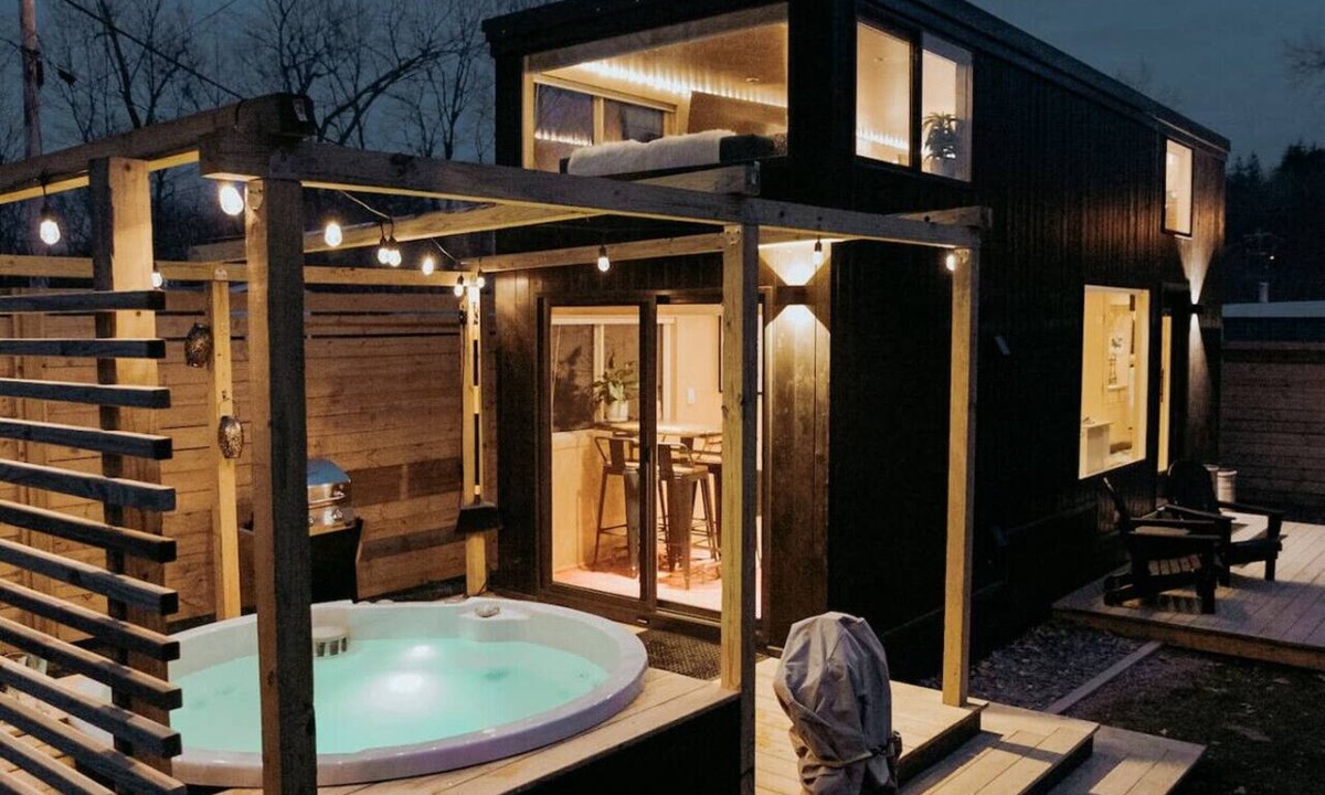 Chatham House | BLUSH: Boutique TINY home*private spa*walk to town