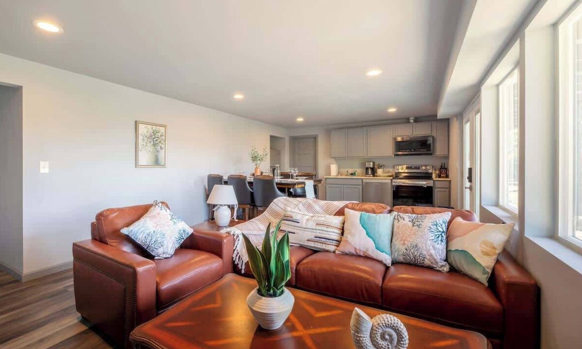Newport Apartment | Bright 2BR Lower Unit | Relaxing Yard & Great Spot