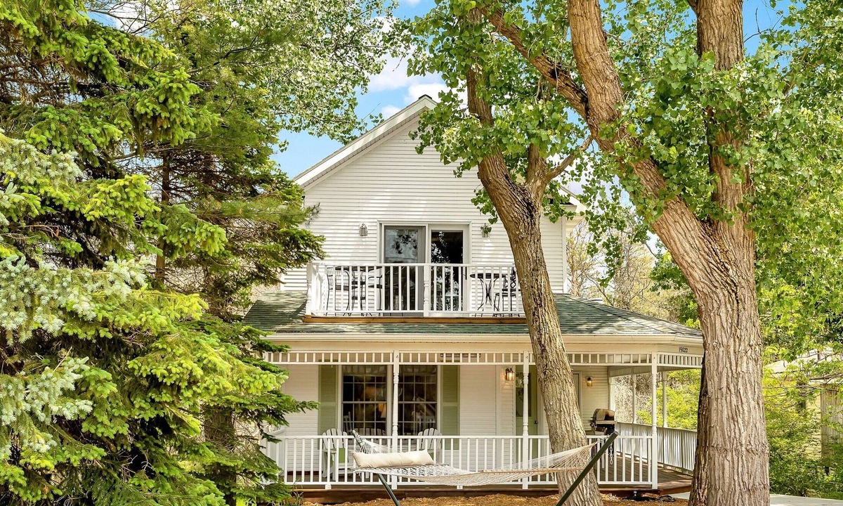 Ferrysburg House | Bright & Beautiful - Family-Friendly, Newly Renovated, Steps to the Shore!