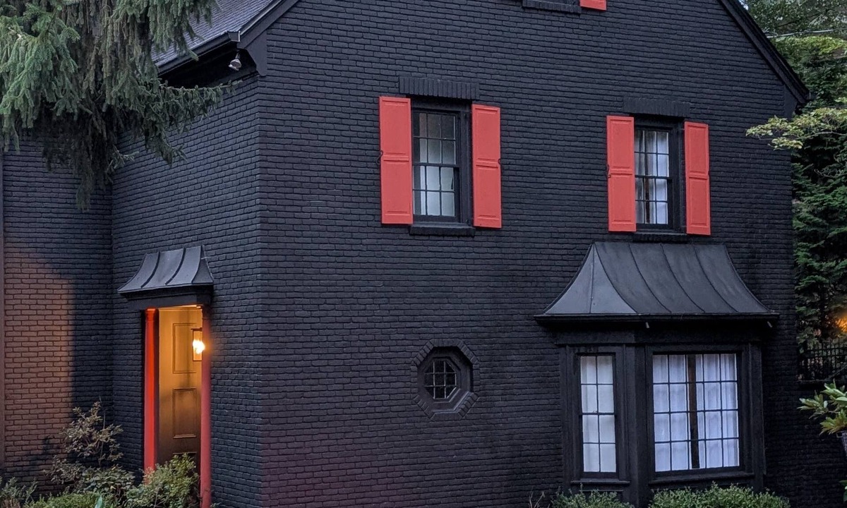South Tuxedo Park House | Buckhead 4-BDRM,3.5 Bath Cozy house, with Piano. 5mins to The Shops of Buckhead