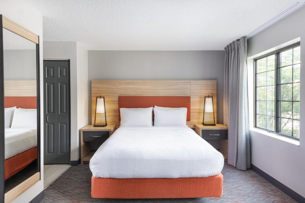 Eagan Hotel | Candlewood Suites Eagan - Mall of America Area by IHG
