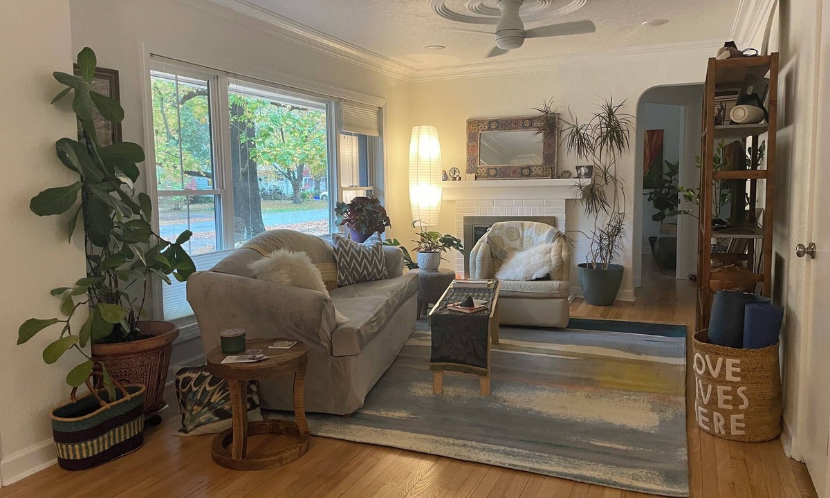 Carbondale House | Charming 2-bedroom house on quiet street in Carbondale