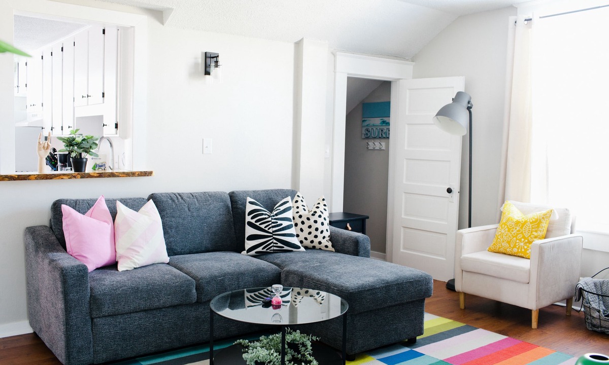 East Hill Apartment | Charming 2BR Retreat | Elegant & Fast WiFi