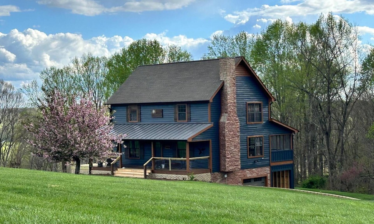 Etoile Cabin | Charming 3-bedroom cabin with AC and WiFi at Barren River Lake in Lucas, KY