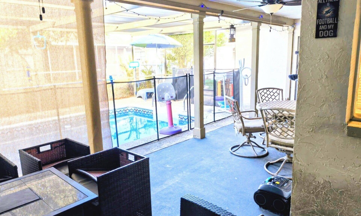 Beacon Woods East House | Charming 4 bed 3 bath single family home in Hudson FL. A/C,Pool & Backyard,WI-FI