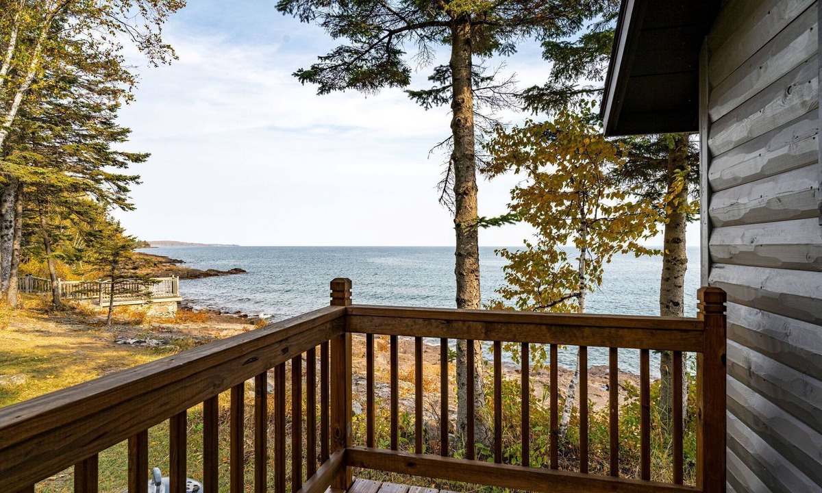 Two Harbors Cabin | Charming cabin only feet from Lake Superior