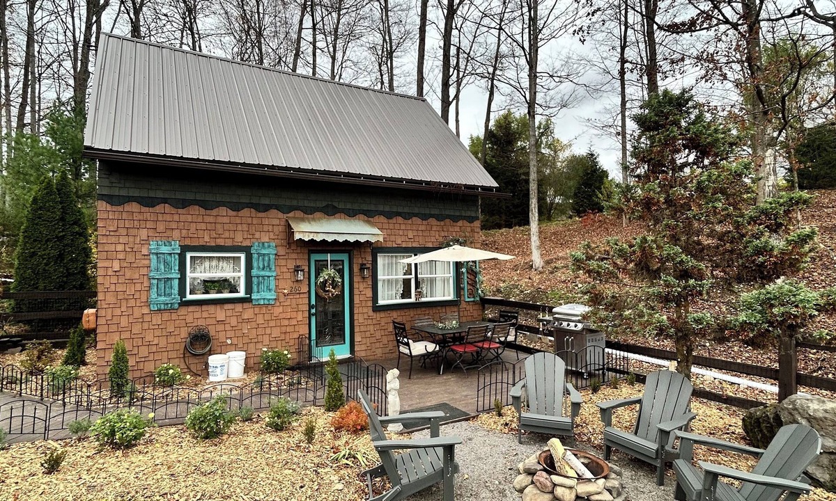 Caroline Cottage | Charming Cottage Escape! - Pets Welcome! - Thistle Bach