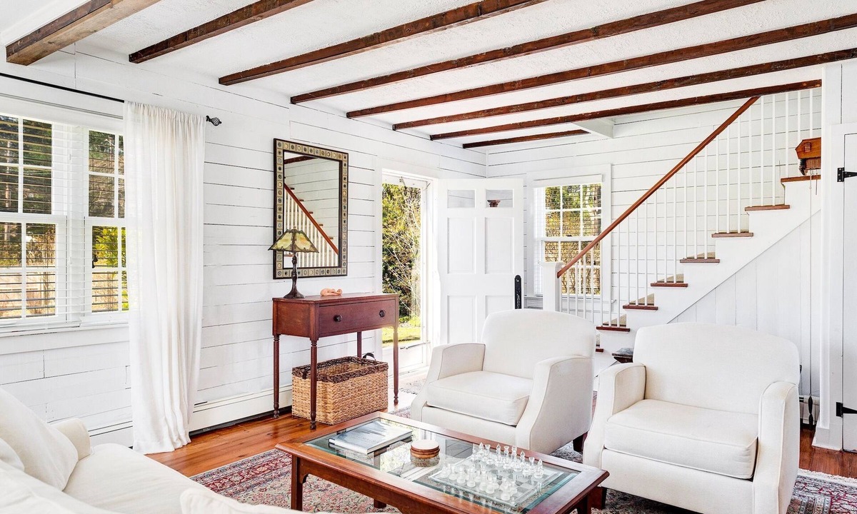 East Hampton North Cottage | CHARMING COTTAGE NEAR OCEAN BEACHES, FARM STAND, TRAIN & VILLAGE - RR#: 24-872