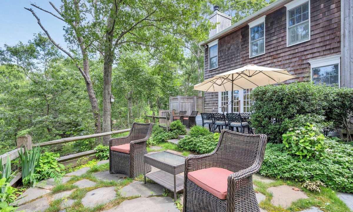 Village of East Hampton House | Charming East Hampton Cottage with Lush Gardens & Indoor-Outdoor Living
