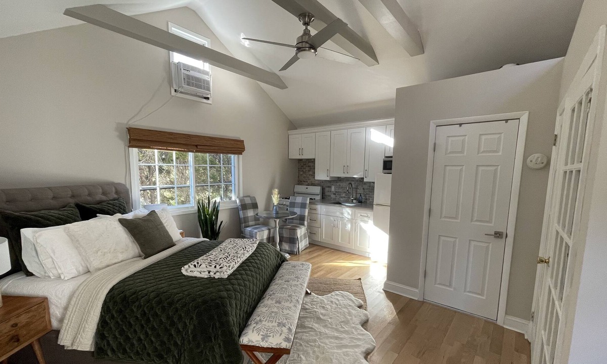 Locust Valley Cottage | Charming New Studio Guest House