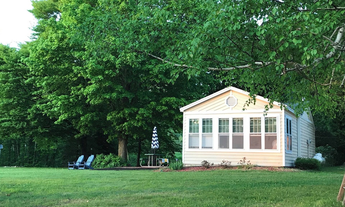 Charlevoix Cottage | Charming, quiet lakefront cottage