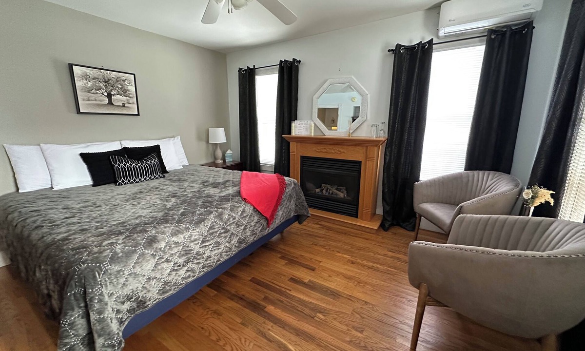 Hammondsport Apartment | Charming studio apartment in Hammondsport- Unit 6 @ The Champagne House