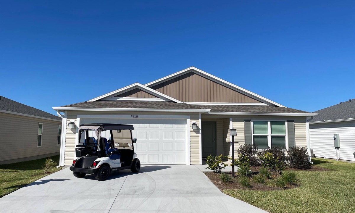 Sumter County House | Chic, comfy, and ready for Villages adventures—golf cart included!