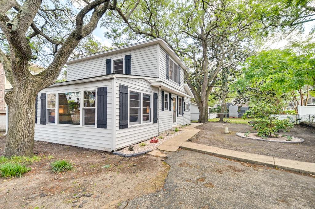 Myrtle Beach House | Chic Historic Myrtle Beach Cottage: Steps to Beach