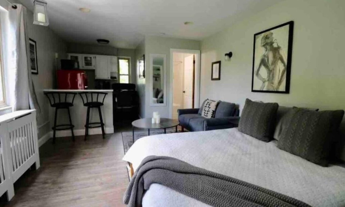 Cincinnati Apartment | Cincinnati Themed, Historic Big Sky Apartments!
