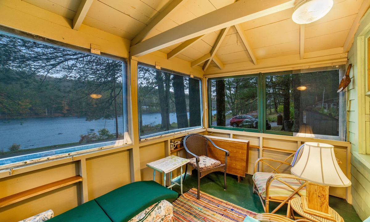 Chestertown Cottage | Classic riverfront cottage w/beautiful water views, WiFi, & screened porches