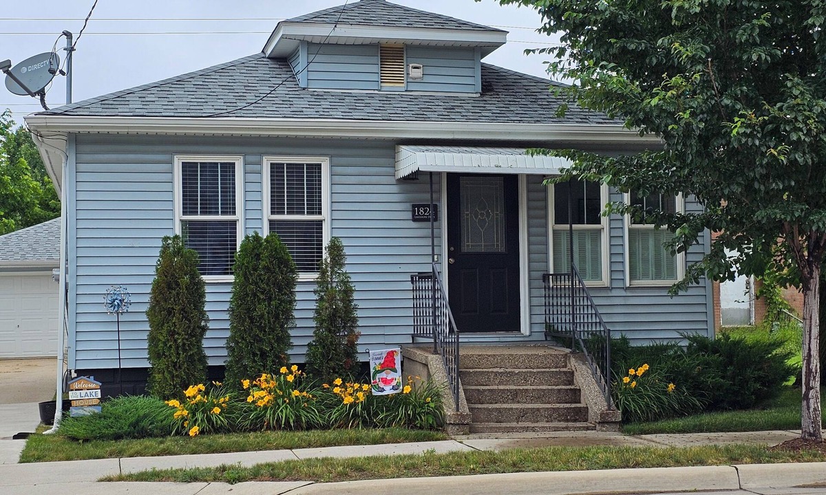 Lakeside House | Close to the lake, pet friendly, fenced yard, nicely redone inside. Sleeps eight